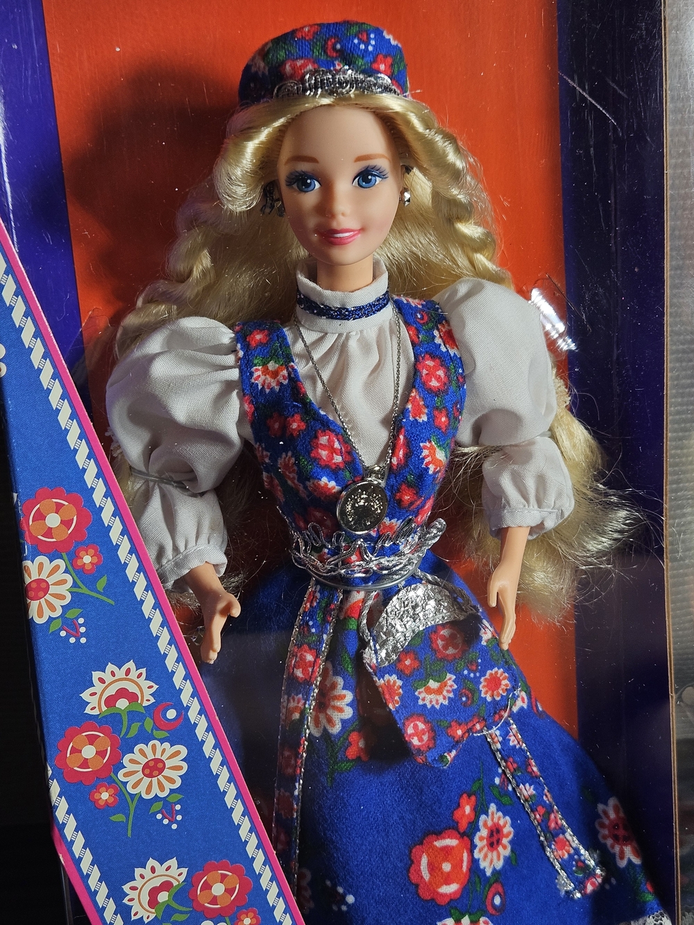 New 1995 Norwegian Barbie Dolls Of The World Collection #14450 Europe Norway
